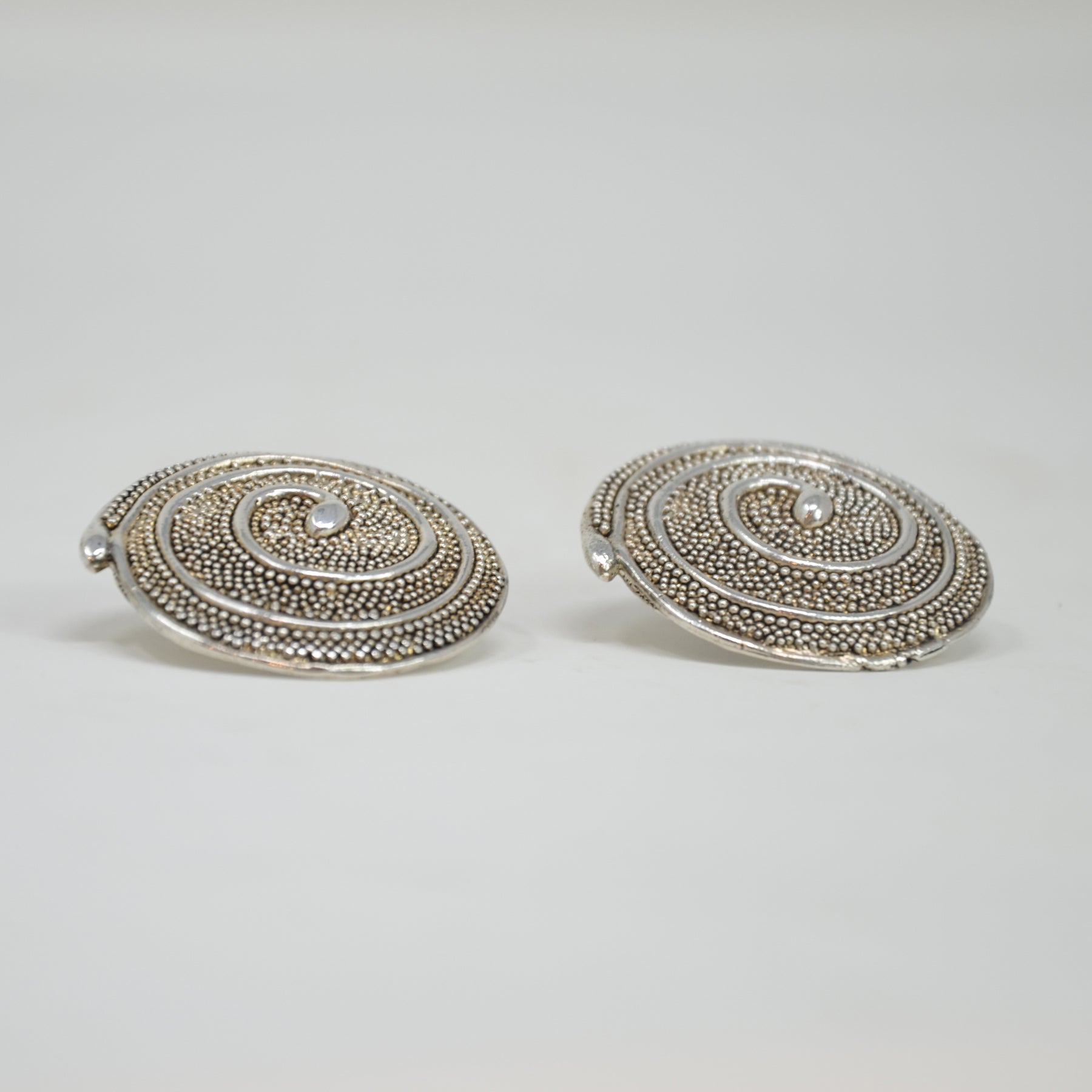 Orecchini in Argento Sterling a Spillo ondulato Orecchini in Argento Sterling a Spillo ondulato